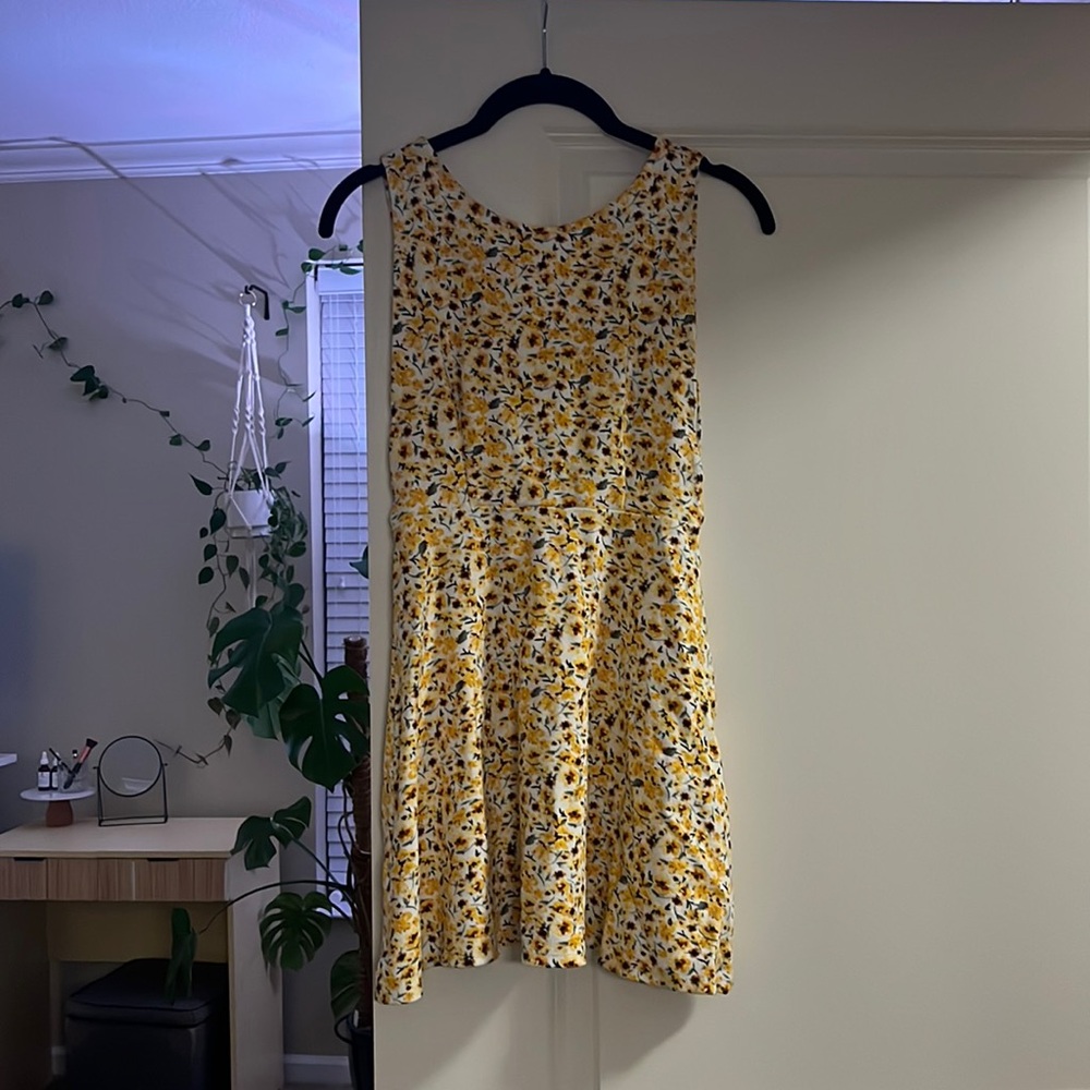 Never been worn! Forever 21 mini dress, size small.